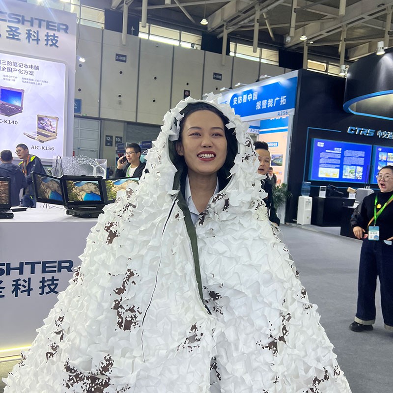 金年会jinnianhui
工作人员身披红外隐形衣正面图