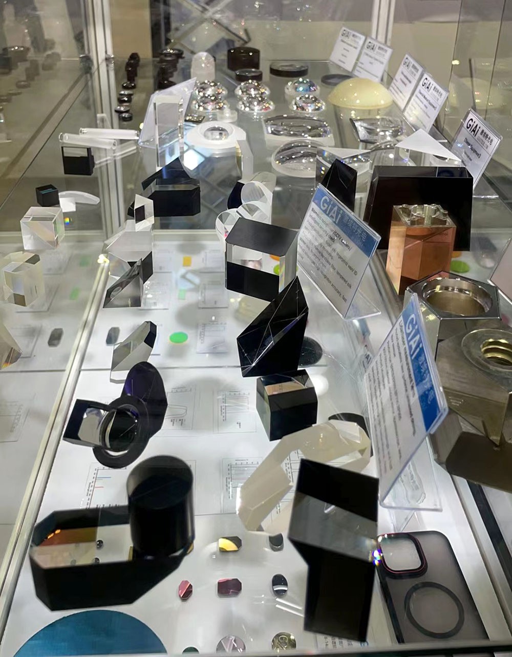 金年会jinnianhui
光学棱镜反射镜展品展示