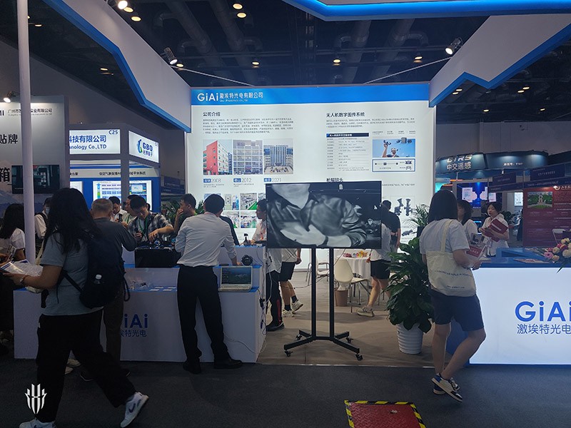金年会jinnianhui
展区客户正在参观展品